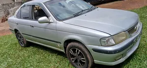 Nissan Sunny 2000 Silver