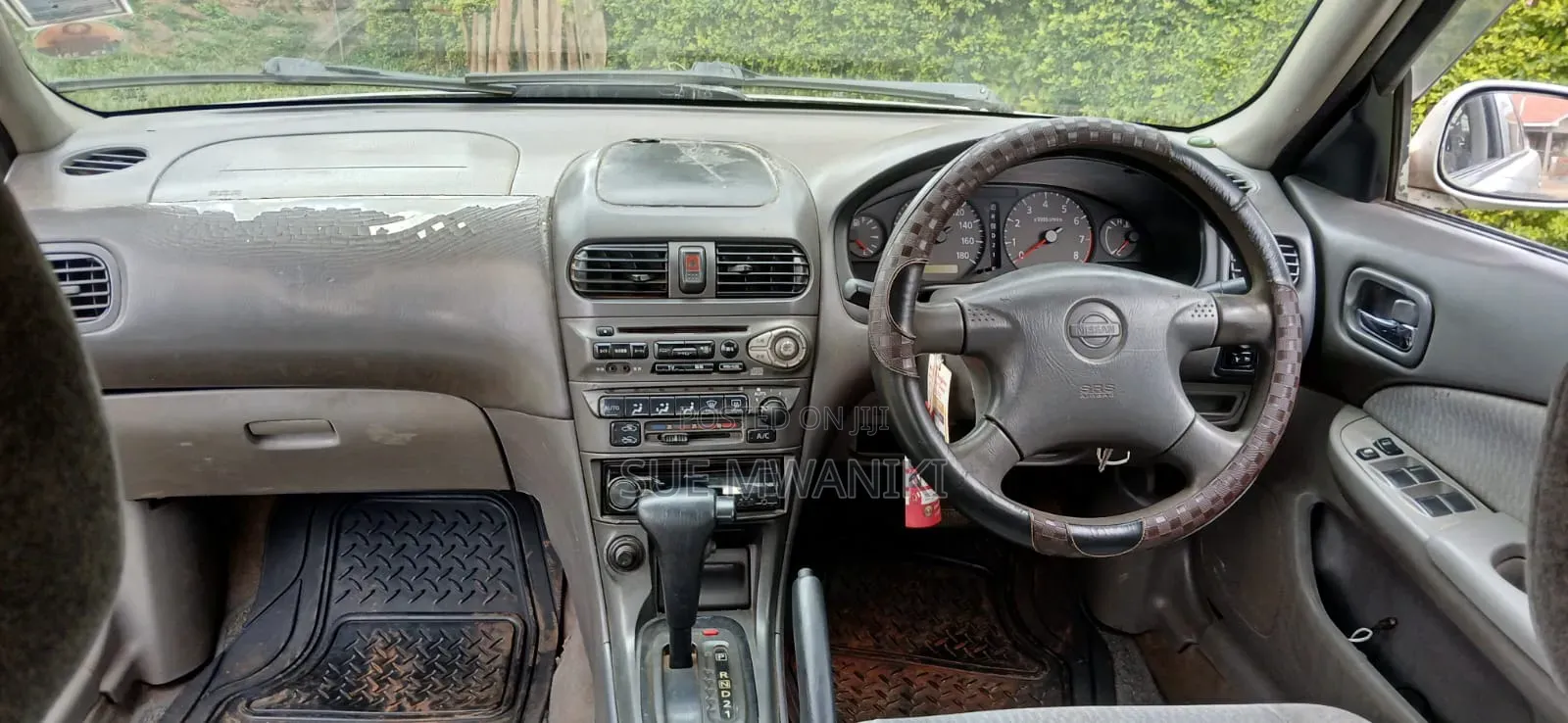 Nissan Sunny 2000 Silver