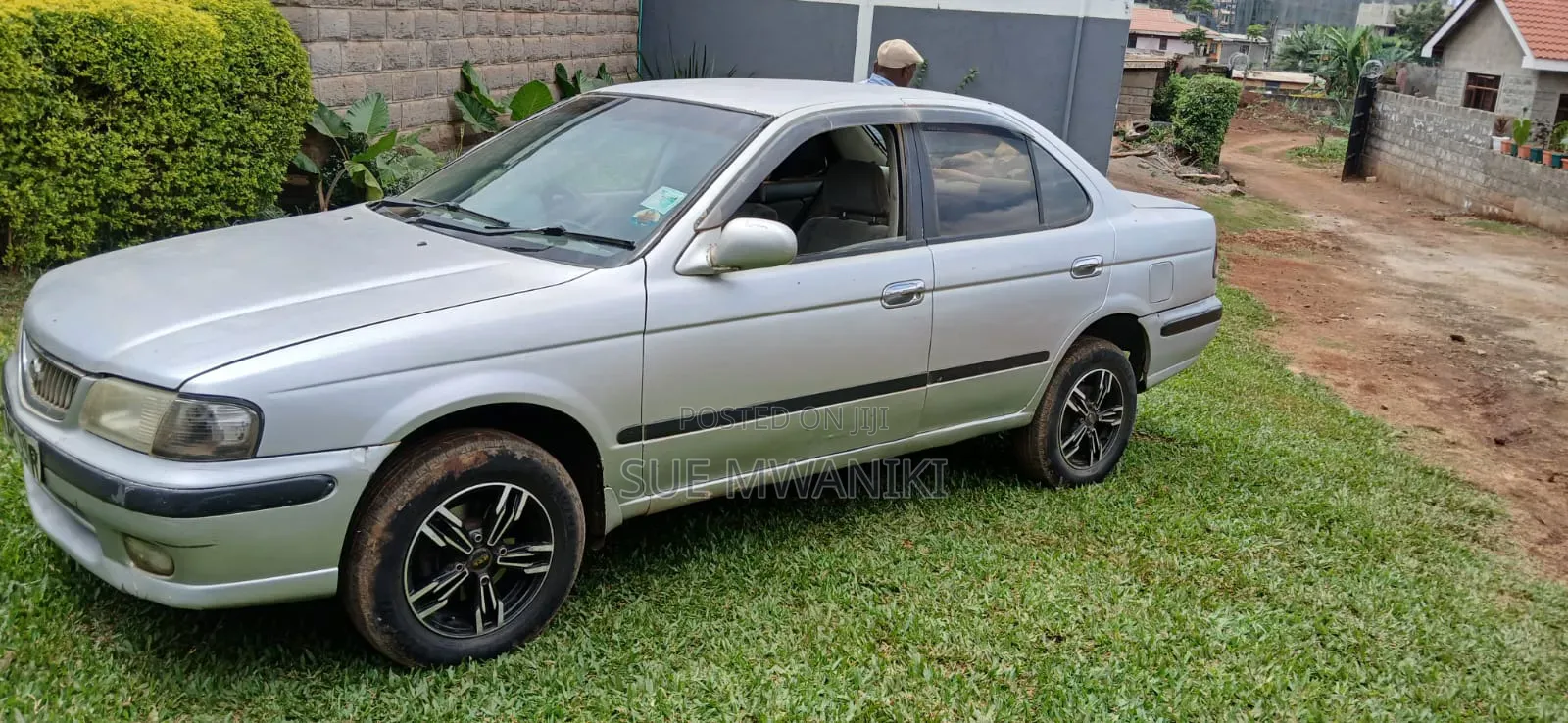 Nissan Sunny 2000 Silver