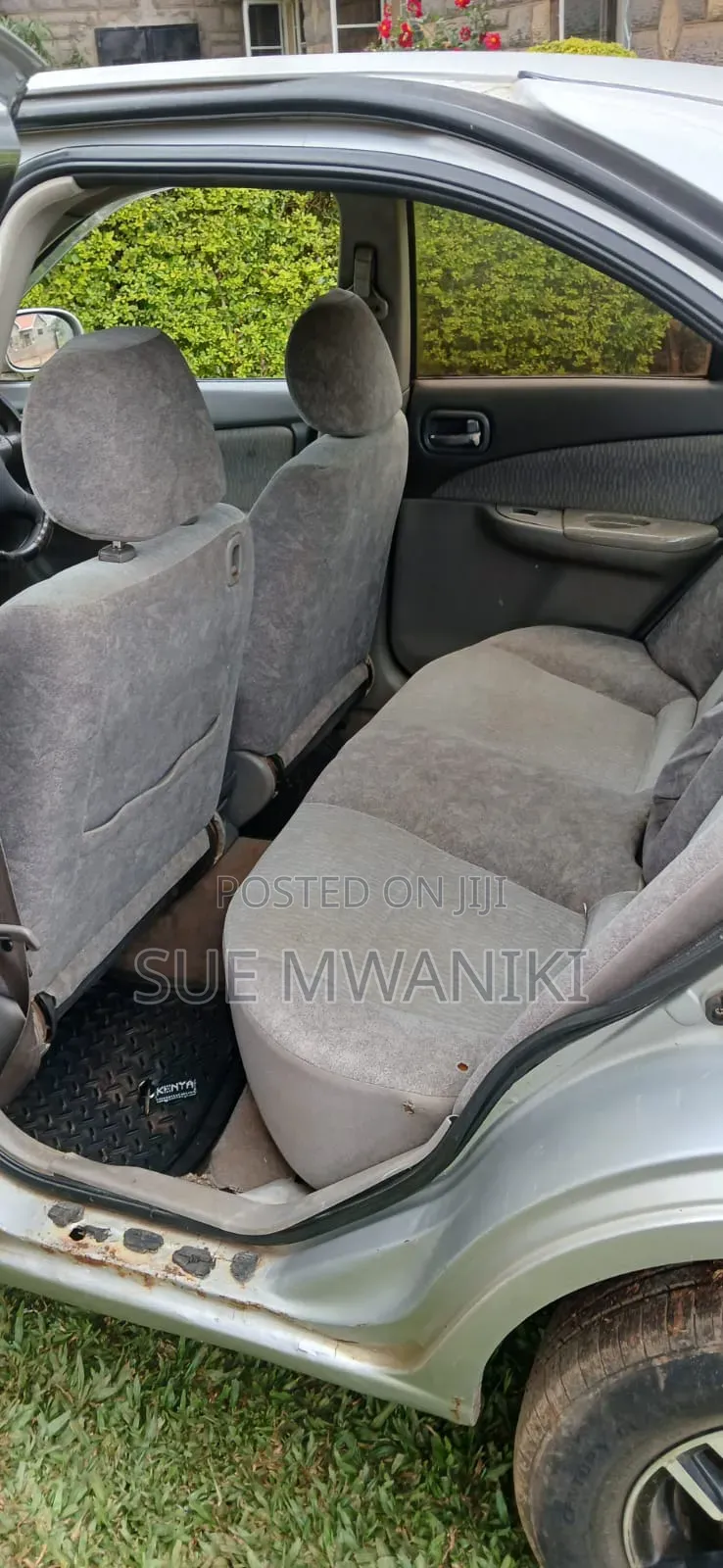 Nissan Sunny 2000 Silver
