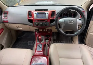 Toyota Hilux 2012 Black