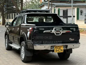 Toyota Hilux 2012 Black