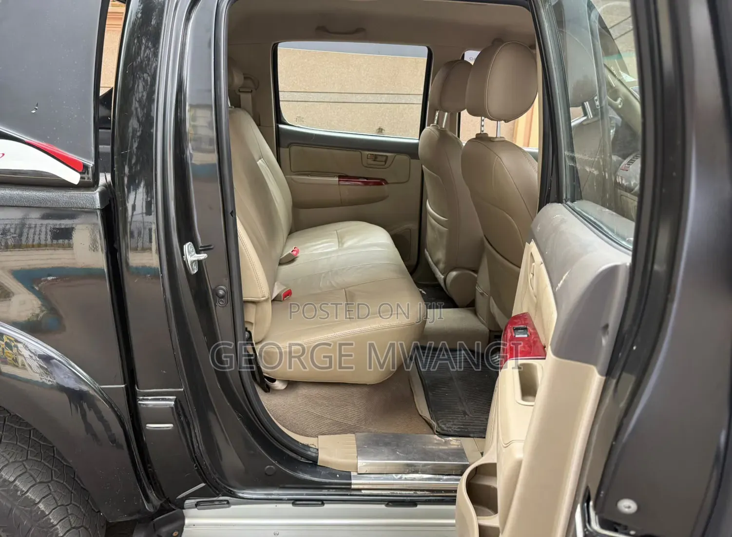 Toyota Hilux 2012 Black