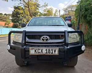 Toyota Hilux 2009 White