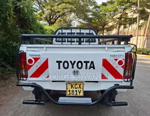 Toyota Hilux 2009 White