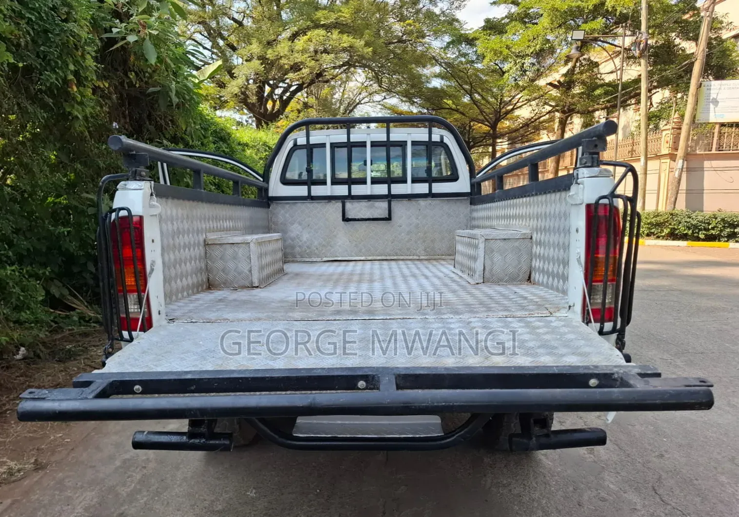 Toyota Hilux 2009 White