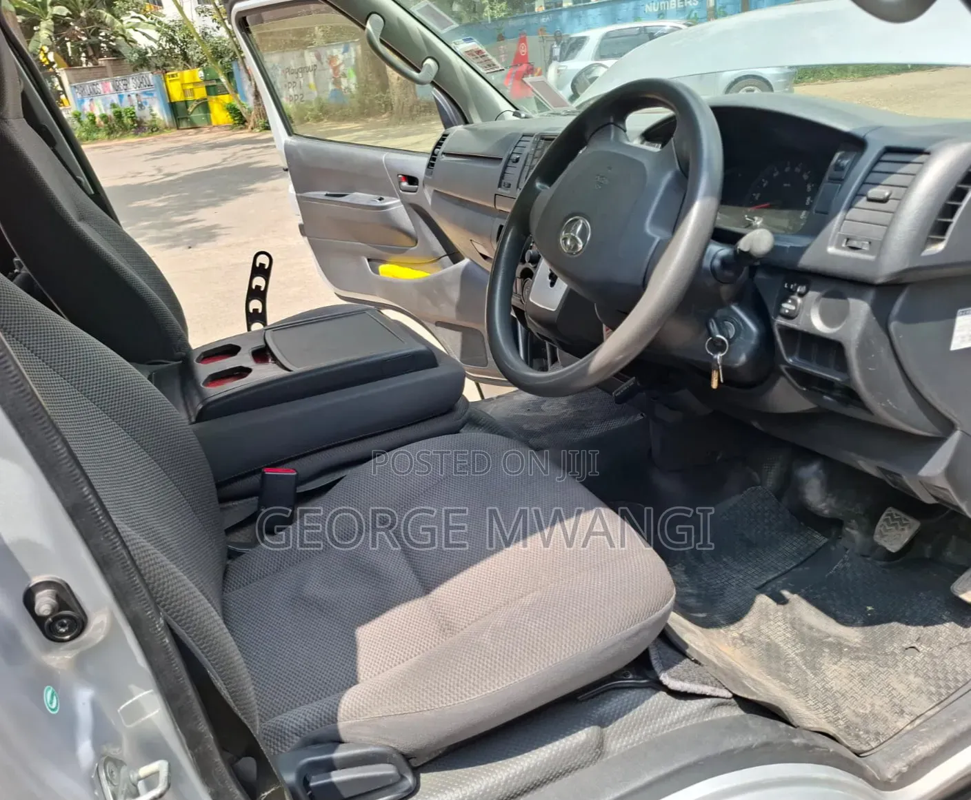 Toyota HiAce 2015 Silver