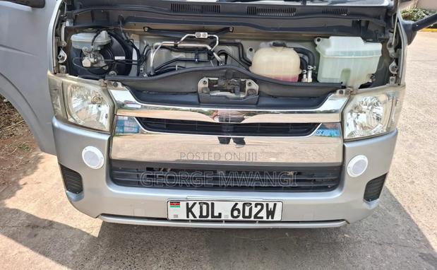 Toyota HiAce 2015 Silver - thumbnail 10