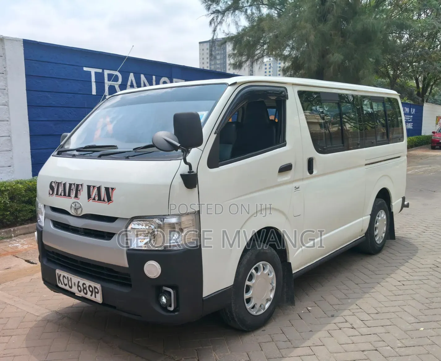 Toyota HiAce 2013 White