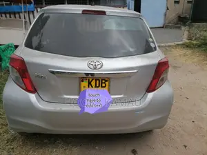 Toyota Vitz 2013 Silver