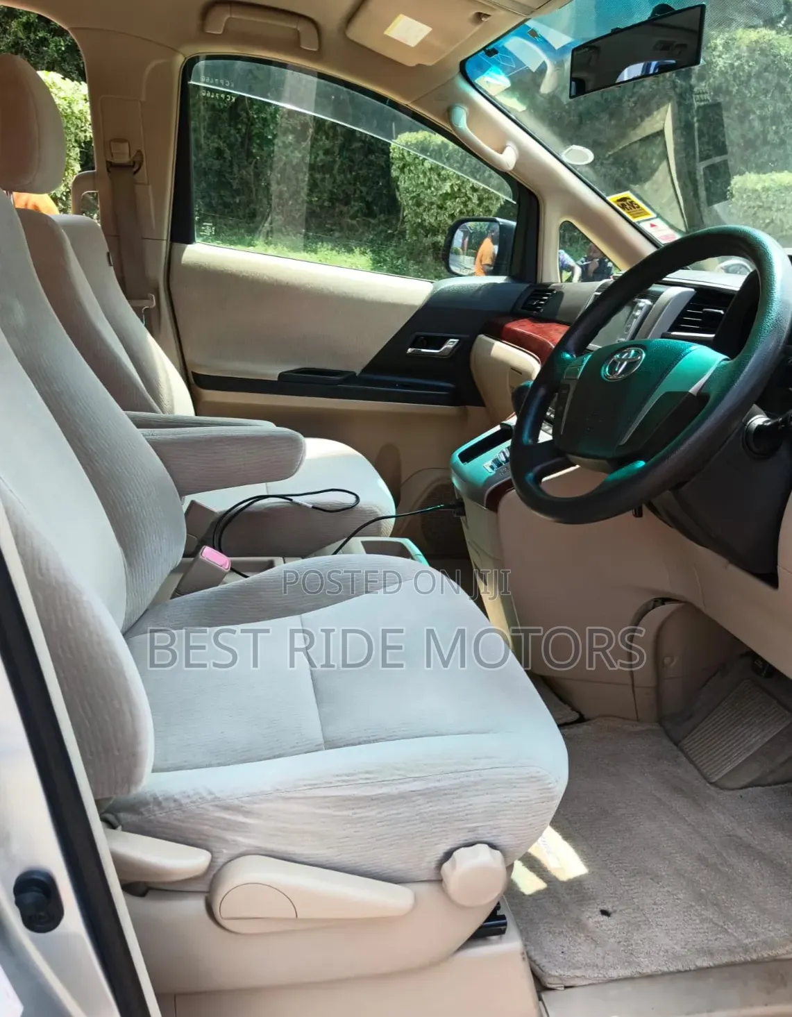 Toyota Vellfire 2011 Silver