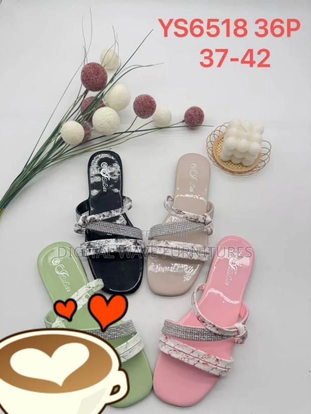 Free Sized Sandals - thumbnail 2
