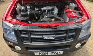 Isuzu D-MAX 2010 Red