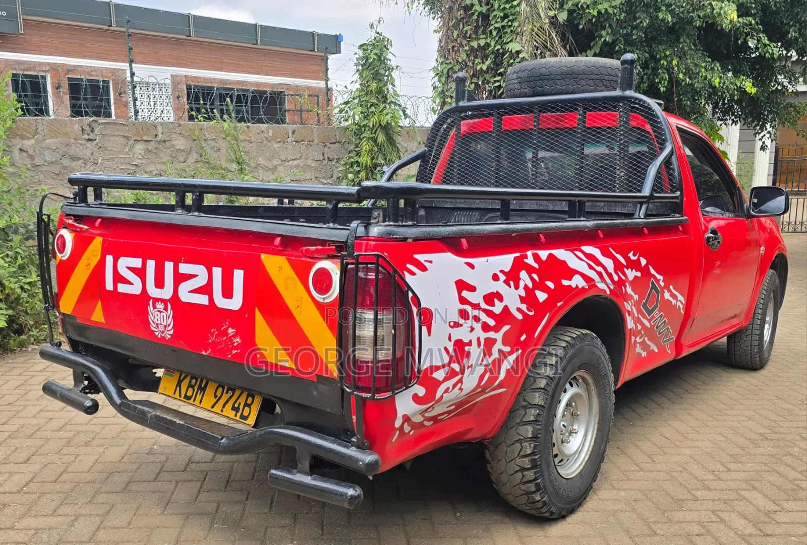Isuzu D-MAX 2010 Red
