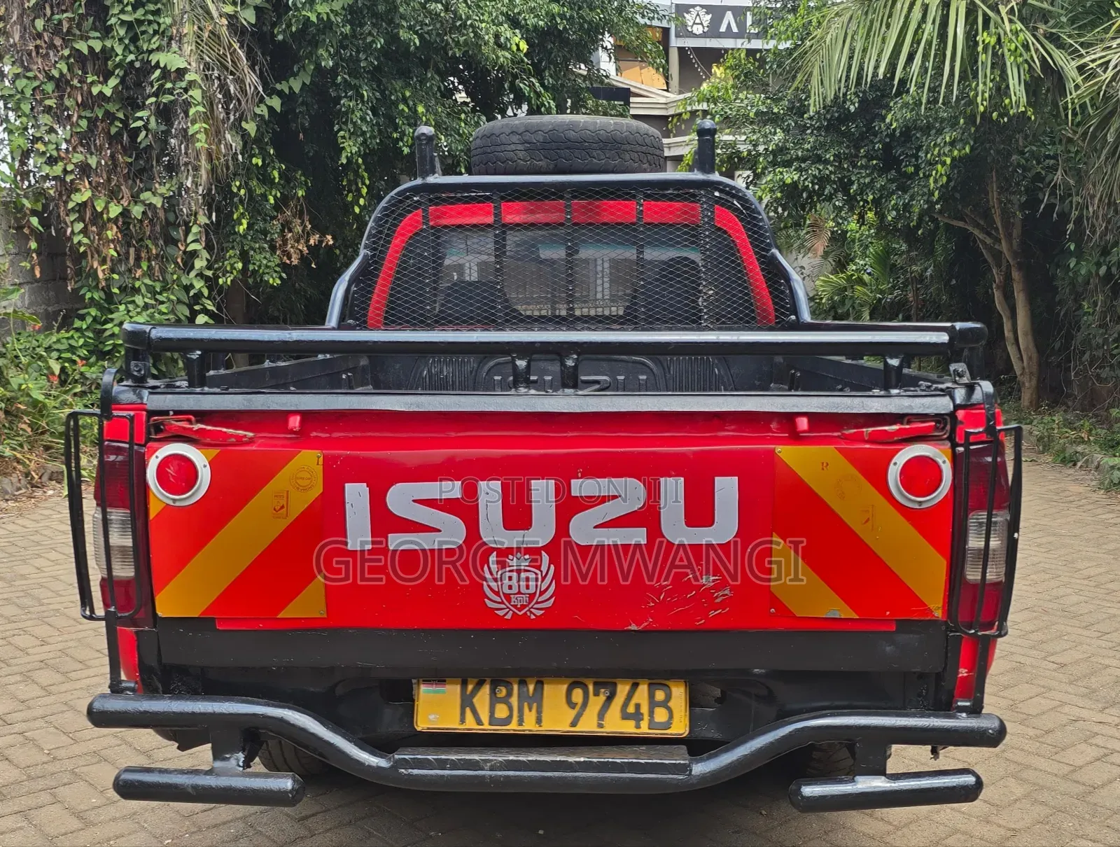 Isuzu D-MAX 2010 Red