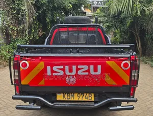 Isuzu D-MAX 2010 Red