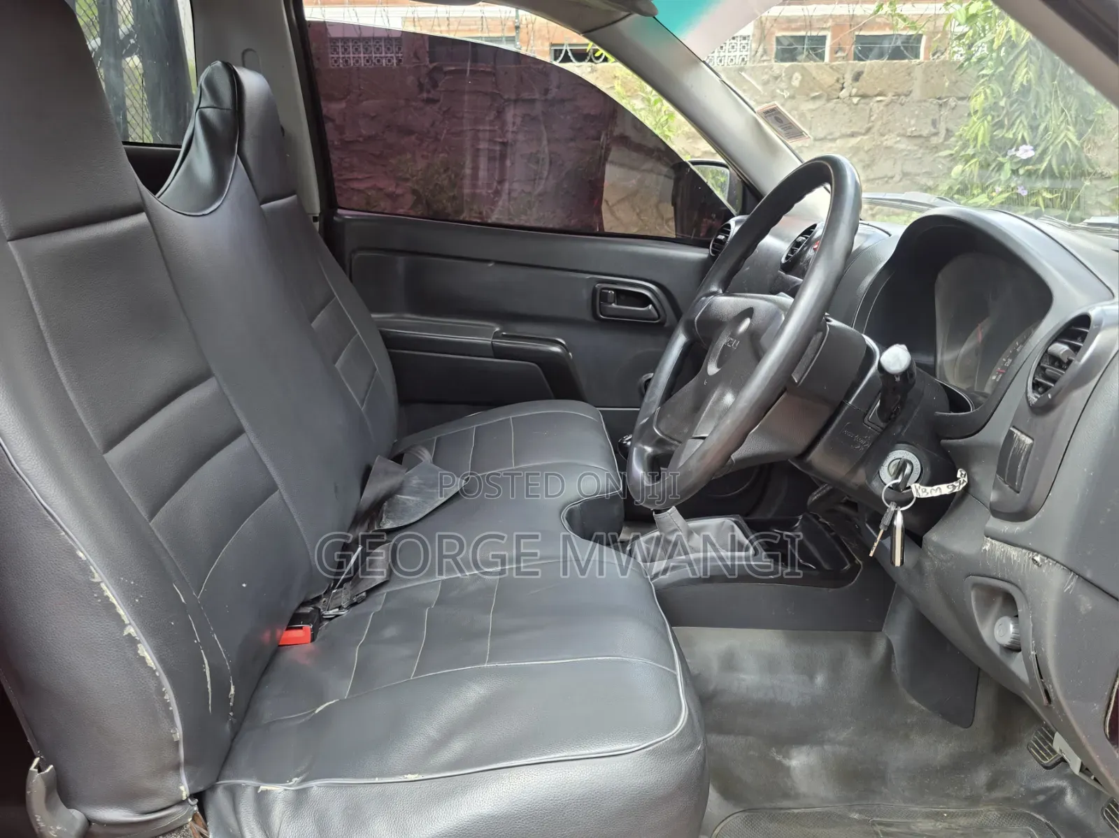 Isuzu D-MAX 2010 Red