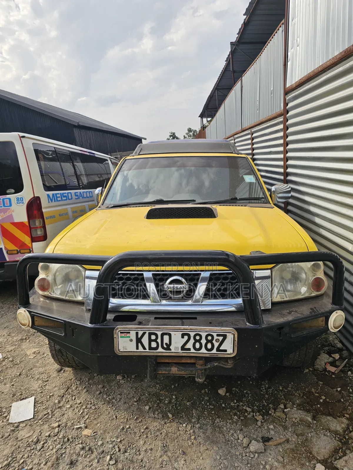 Nissan Hardbody 2011 Yellow
