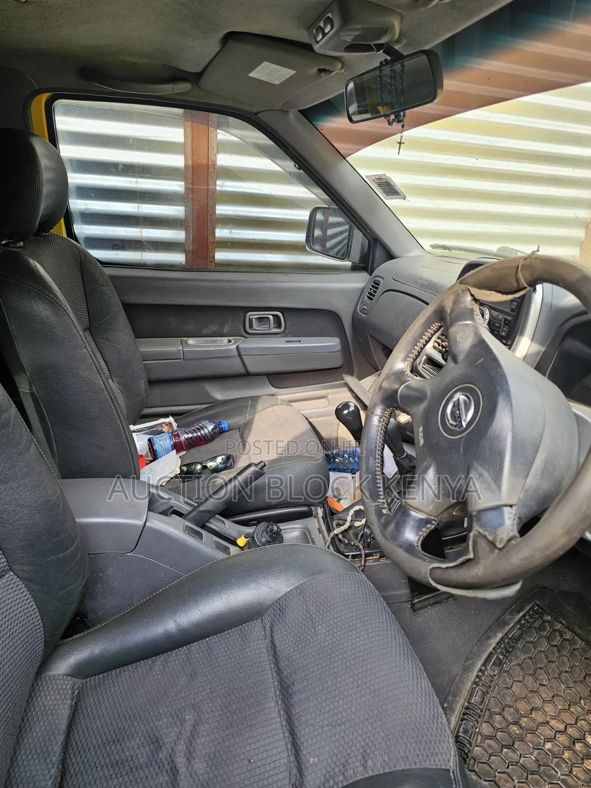 Nissan Hardbody 2011 Yellow