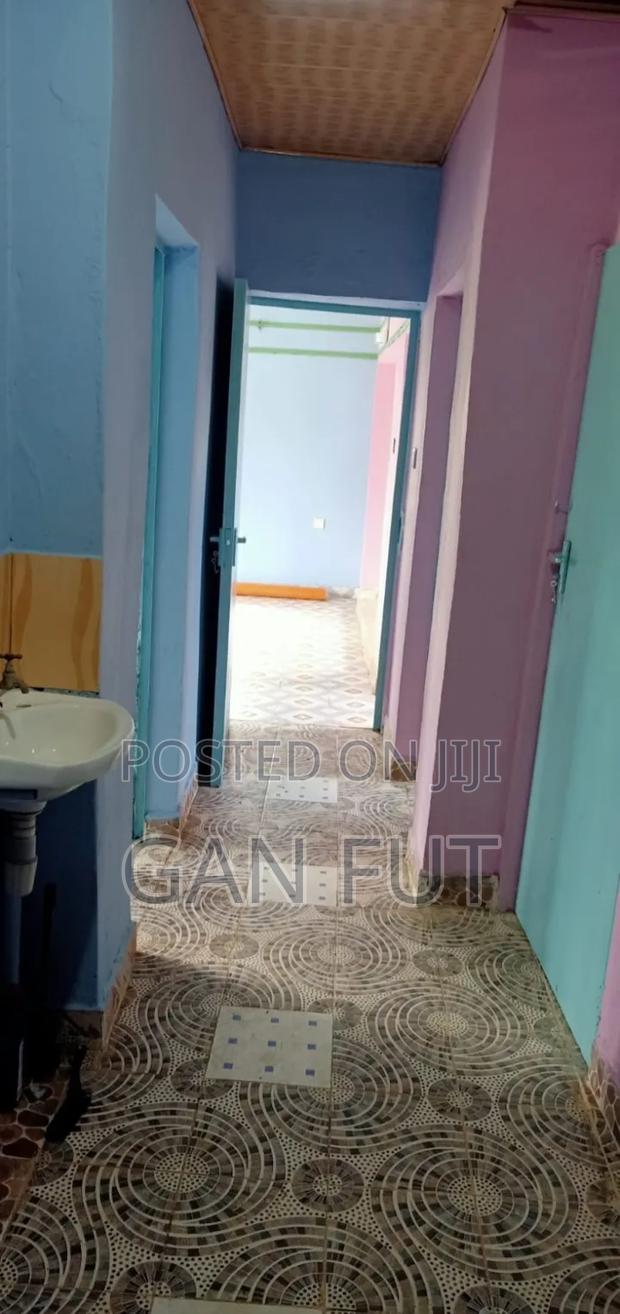 3bdrm Bungalow in Township for rent - thumbnail 2