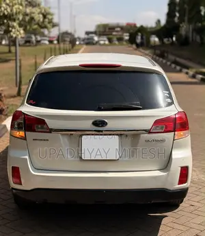 Subaru Outback 2010 White