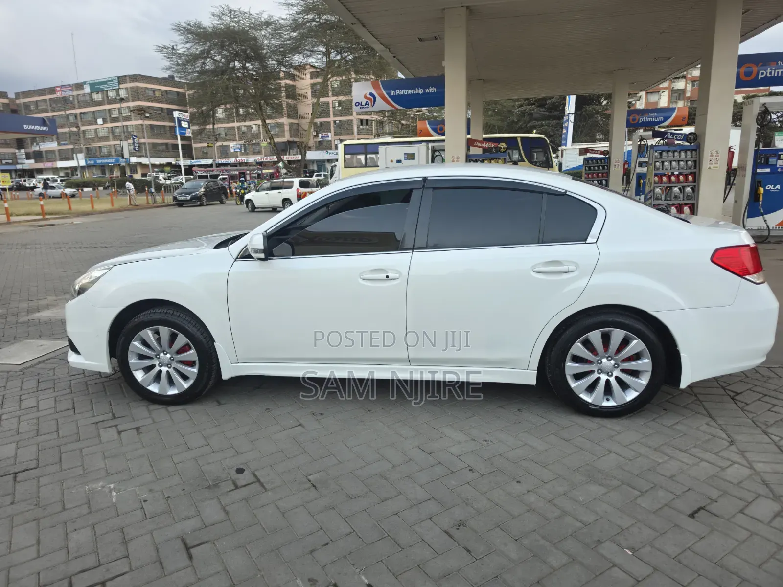 Subaru Legacy 2011 White