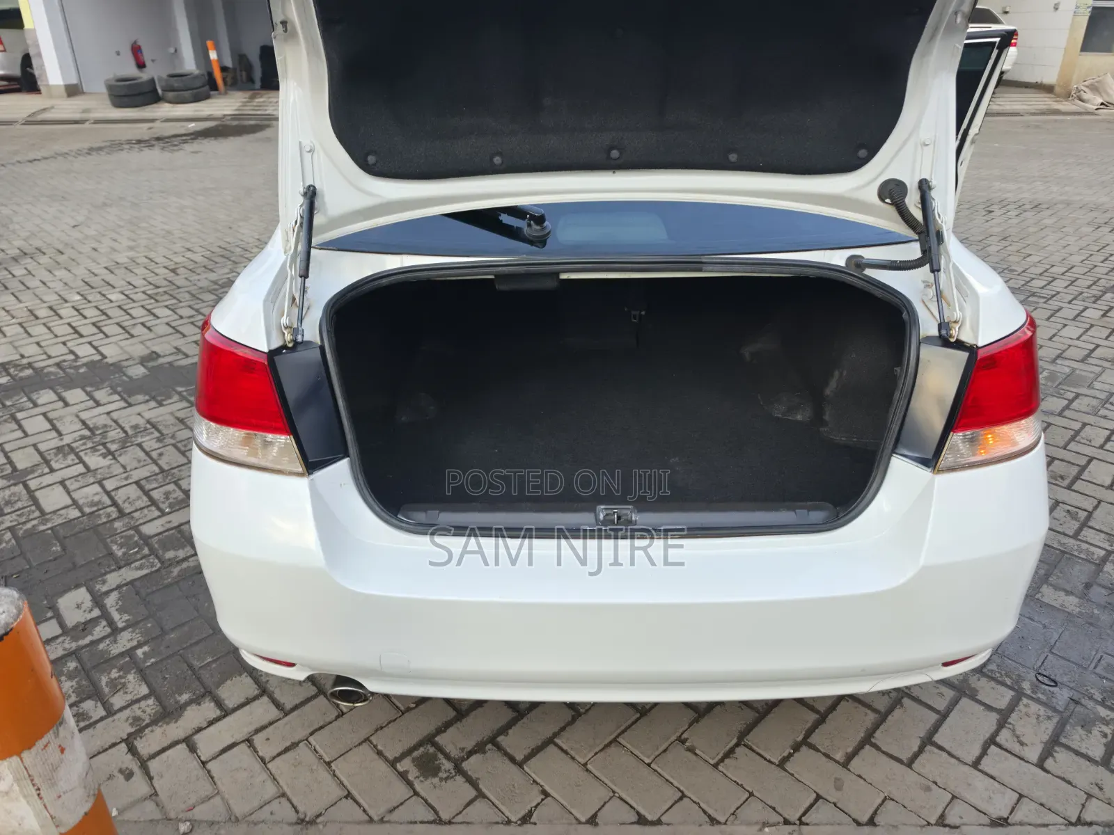 Subaru Legacy 2011 White