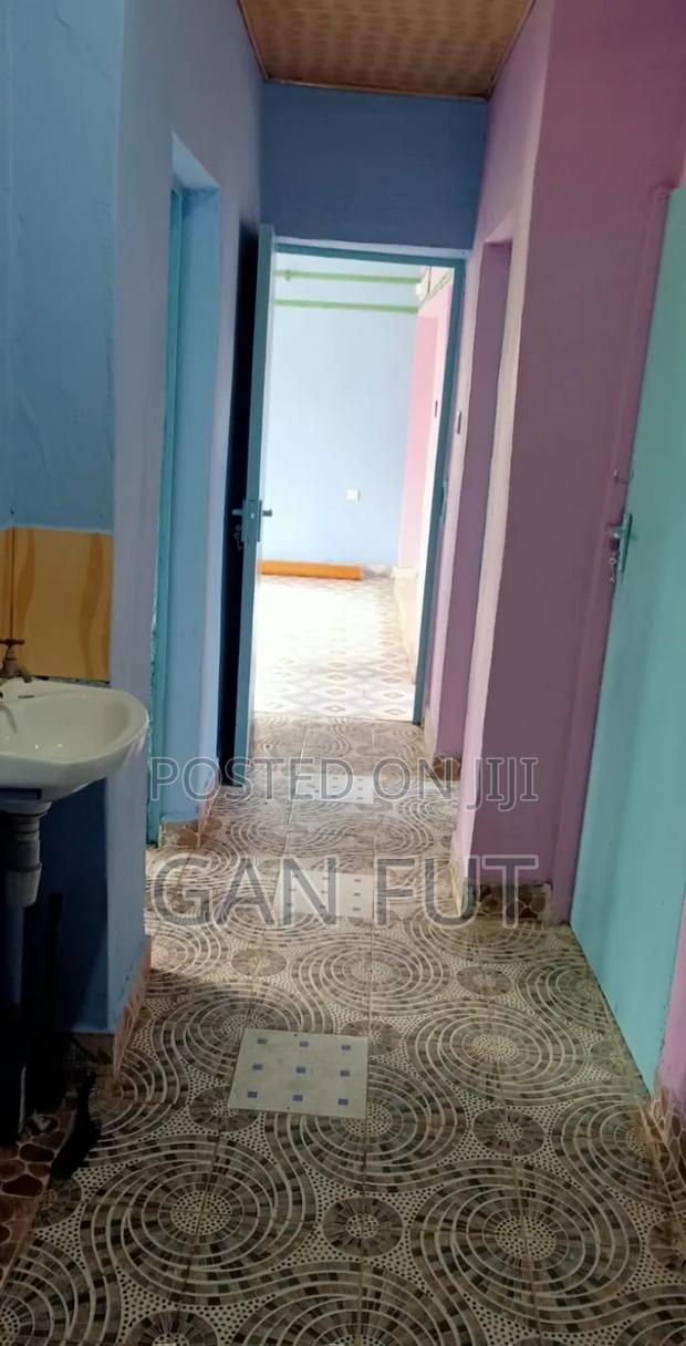 3bdrm Bungalow in Township for rent - thumbnail 4