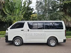 Toyota HiAce 2014 White