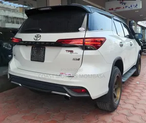 Toyota Fortuner 2019 White