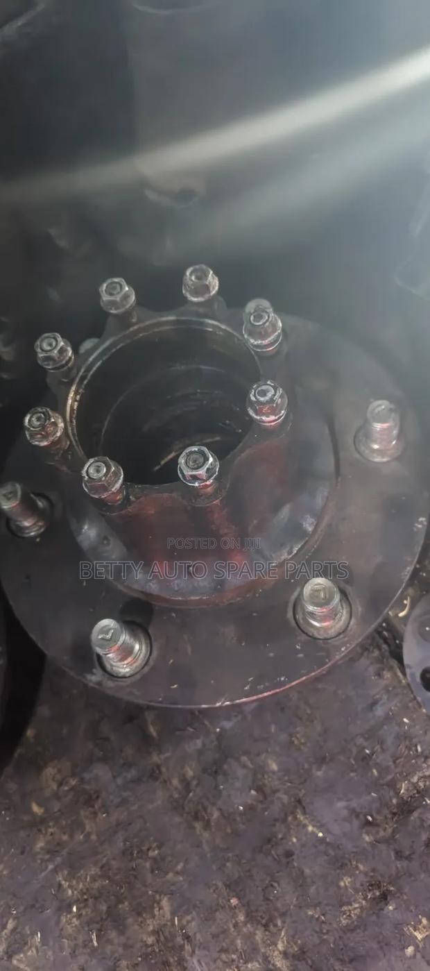 Isuzu NQR 4.3 Rear Hub