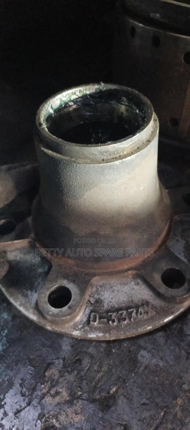 Isuzu NQR Front Hub 4.3 - main view