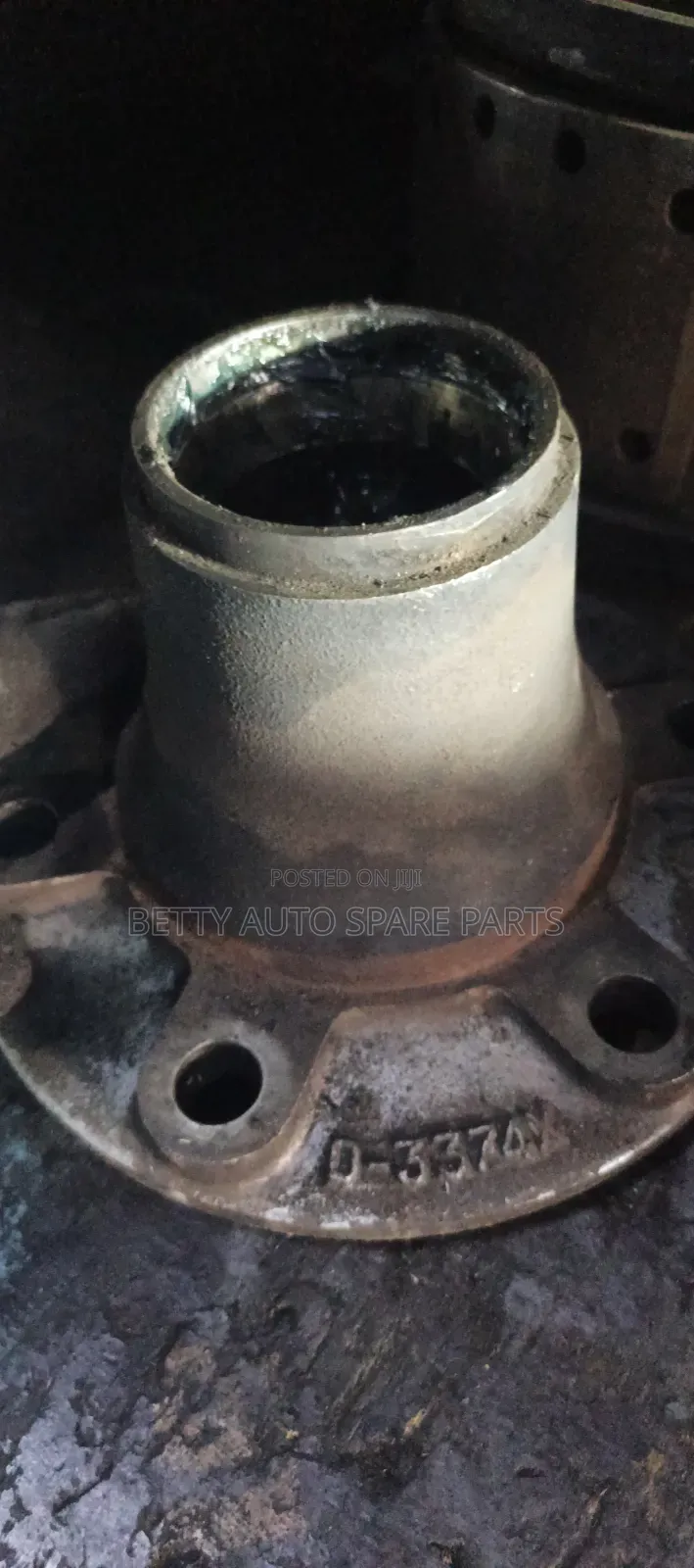 Isuzu NQR Front Hub 4.3