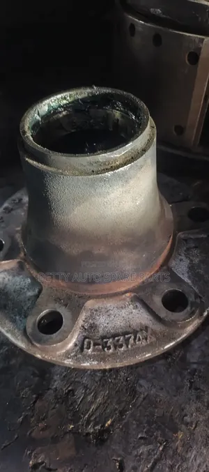 Isuzu NQR Front Hub 4.3