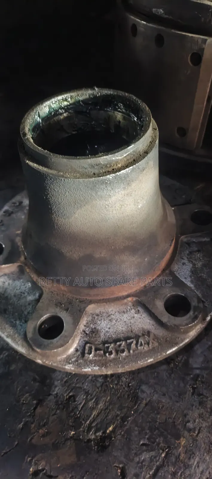 Isuzu NQR Front Hub 4.3