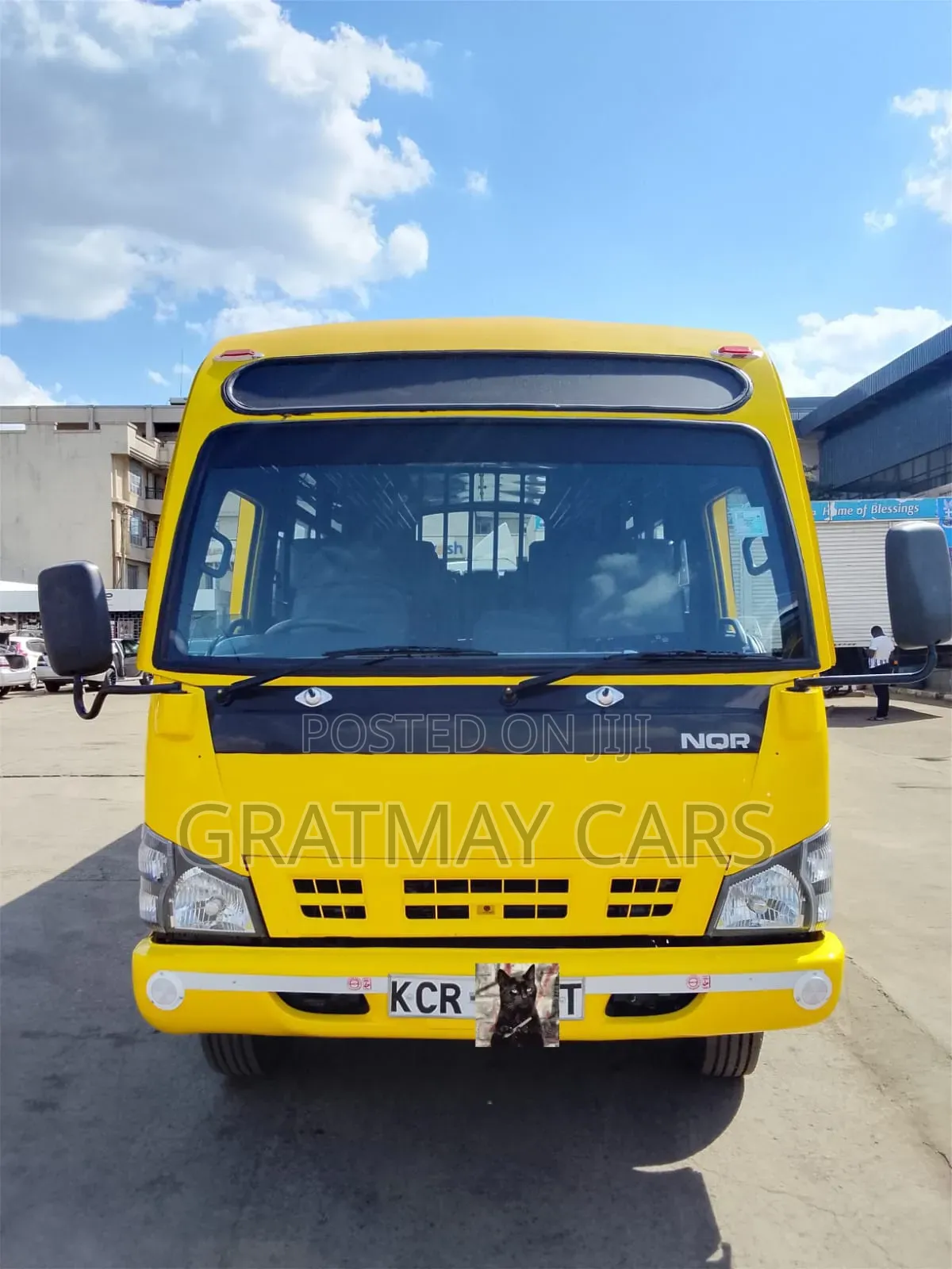 Isuzu NQR 2017 Yellow