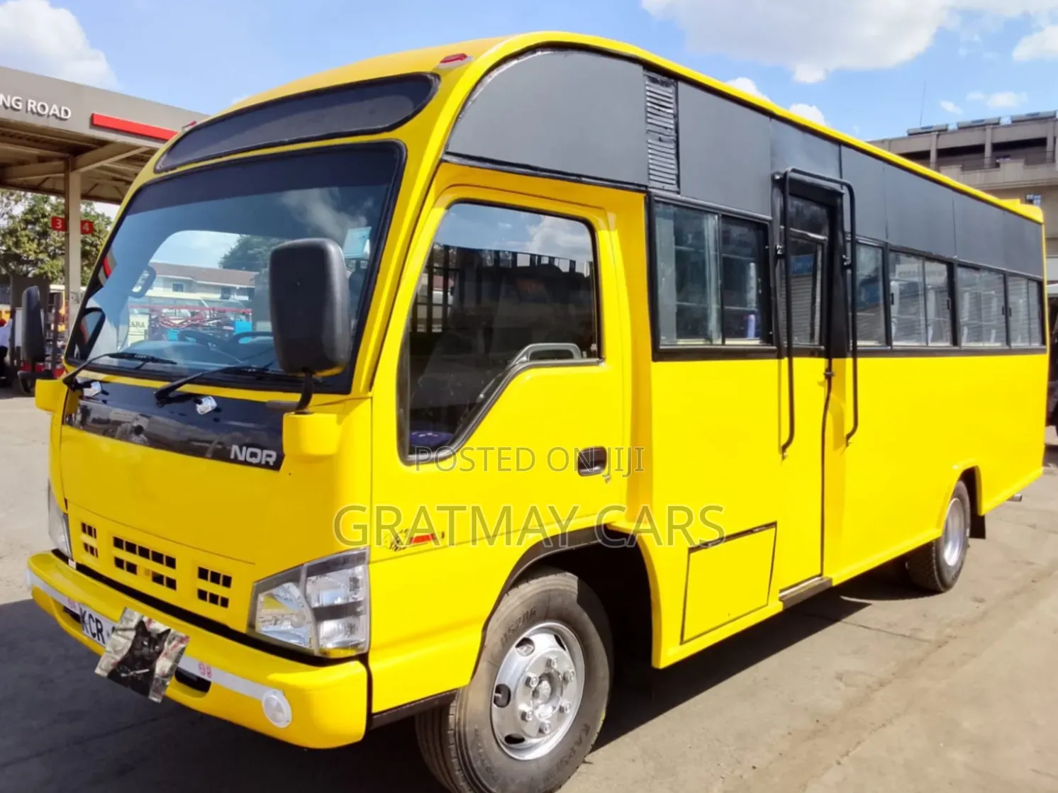 Isuzu NQR 2017 Yellow