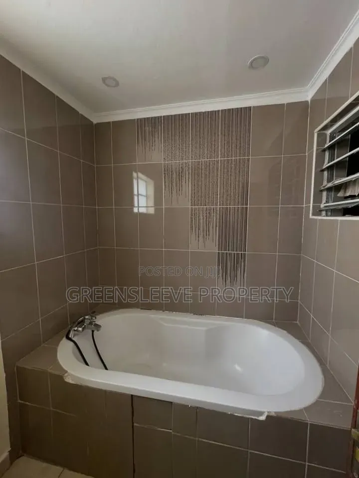 4bdrm House in Riverside Drive for rent