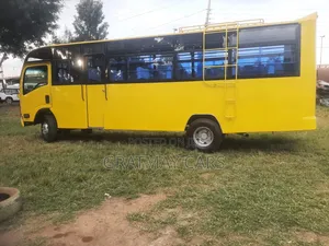 Isuzu NQR 2022 Yellow