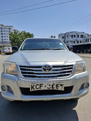 Toyota Hilux 2013 Silver
