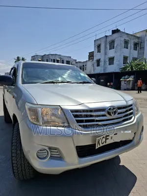 Toyota Hilux 2013 Silver