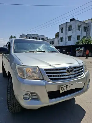 Toyota Hilux 2013 Silver