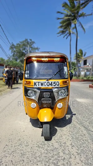 Bajaj RE 2024 Yellow