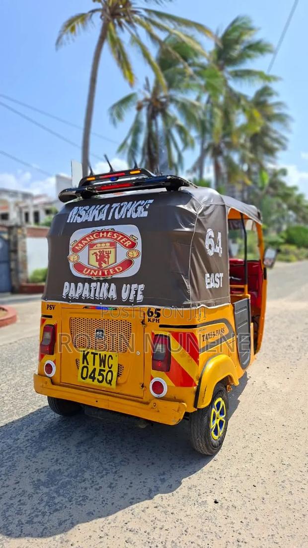 Bajaj RE 2024 Yellow - thumbnail 5