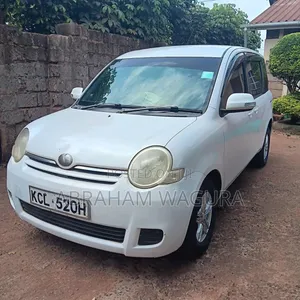 Toyota Sienta 2011 White