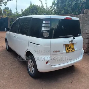 Toyota Sienta 2011 White