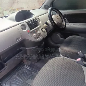 Toyota Sienta 2011 White