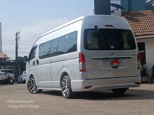 Toyota HiAce 2018 Silver