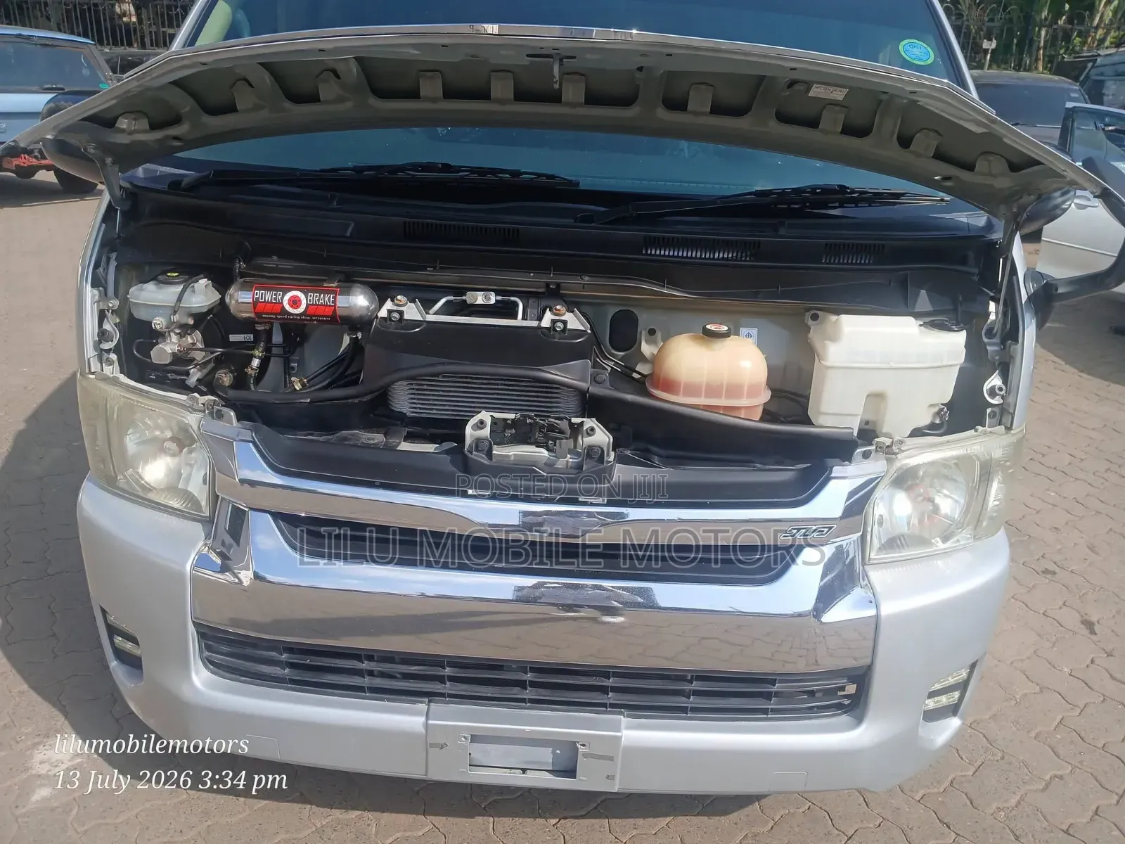 Toyota HiAce 2018 Silver