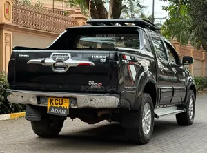 Toyota Hilux 2012 Black